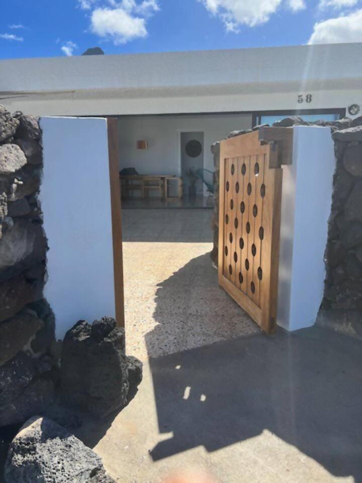 Lanzarote Famara Beach Bungalow Екстериор снимка