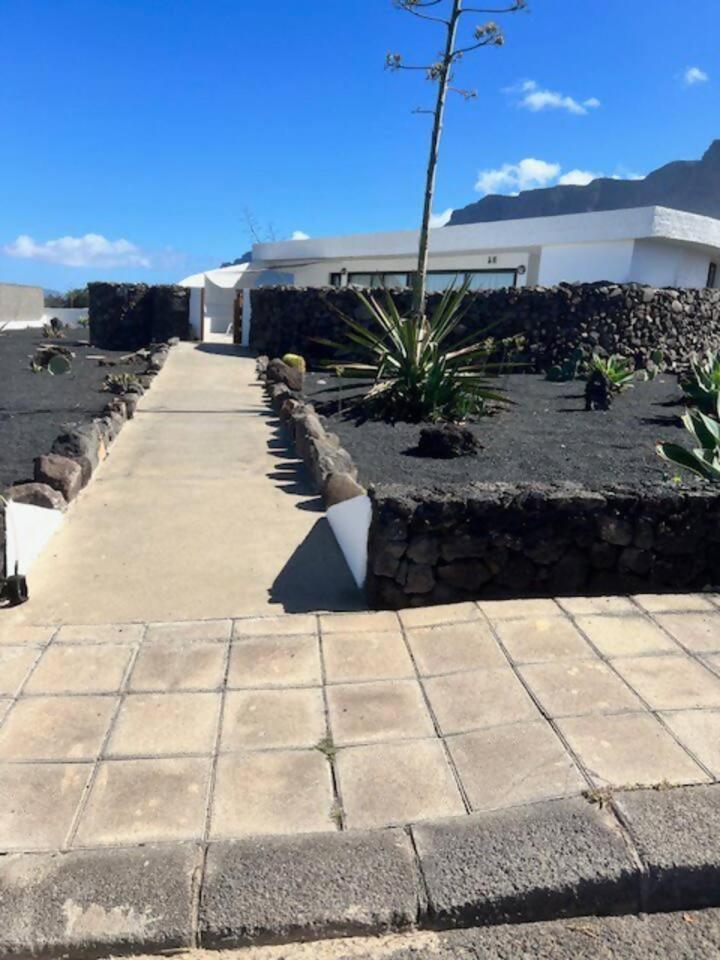 Lanzarote Famara Beach Bungalow Екстериор снимка