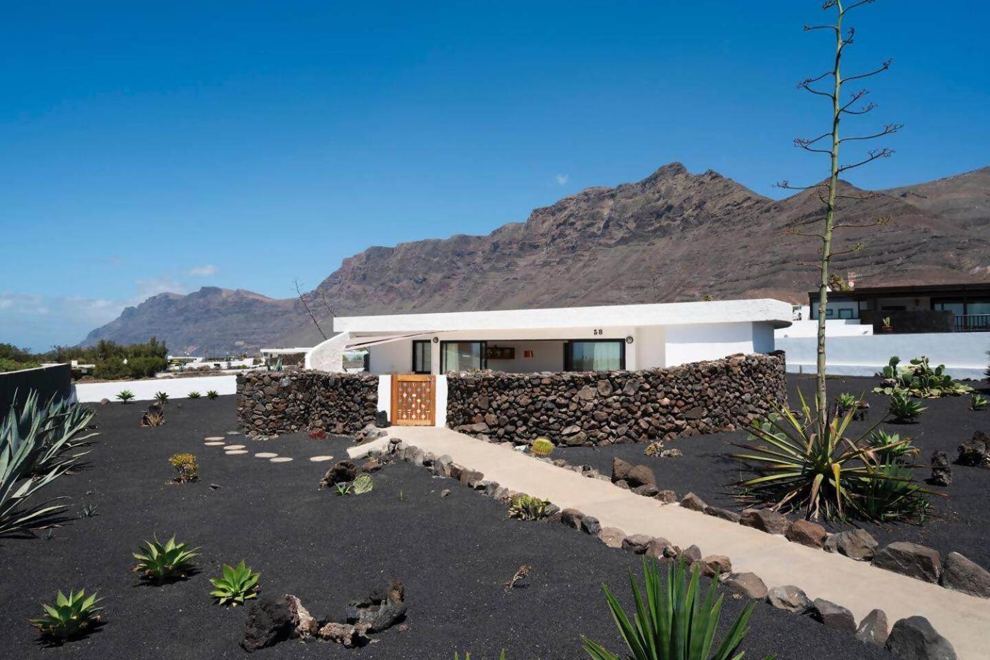Lanzarote Famara Beach Bungalow Екстериор снимка